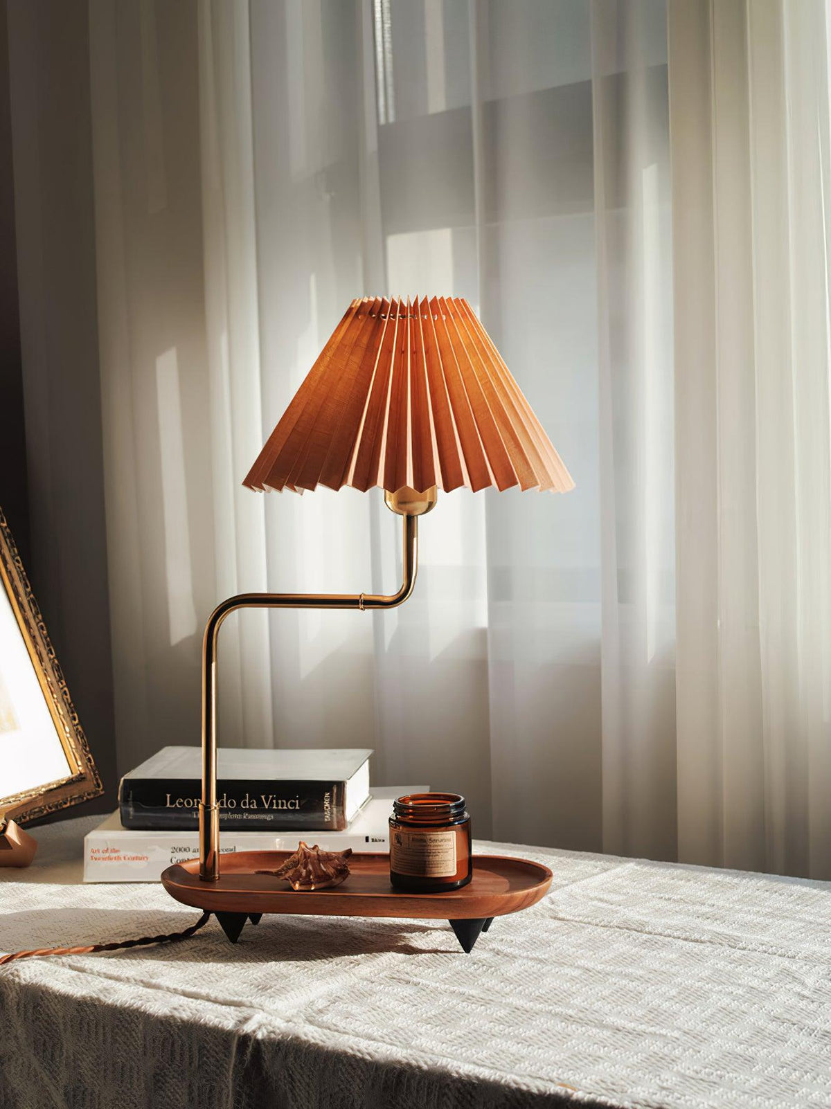 Rinenina Tischleuchte aus Holz und Stoff im Vintage-Stil