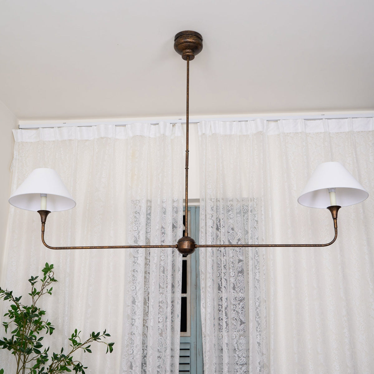 Norli Moderner linearer LED-Kronleuchter aus Metall