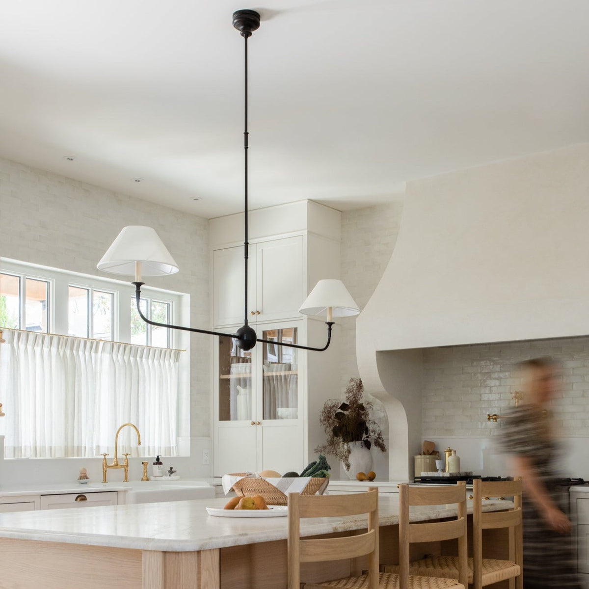 Norli Moderner linearer LED-Kronleuchter aus Metall