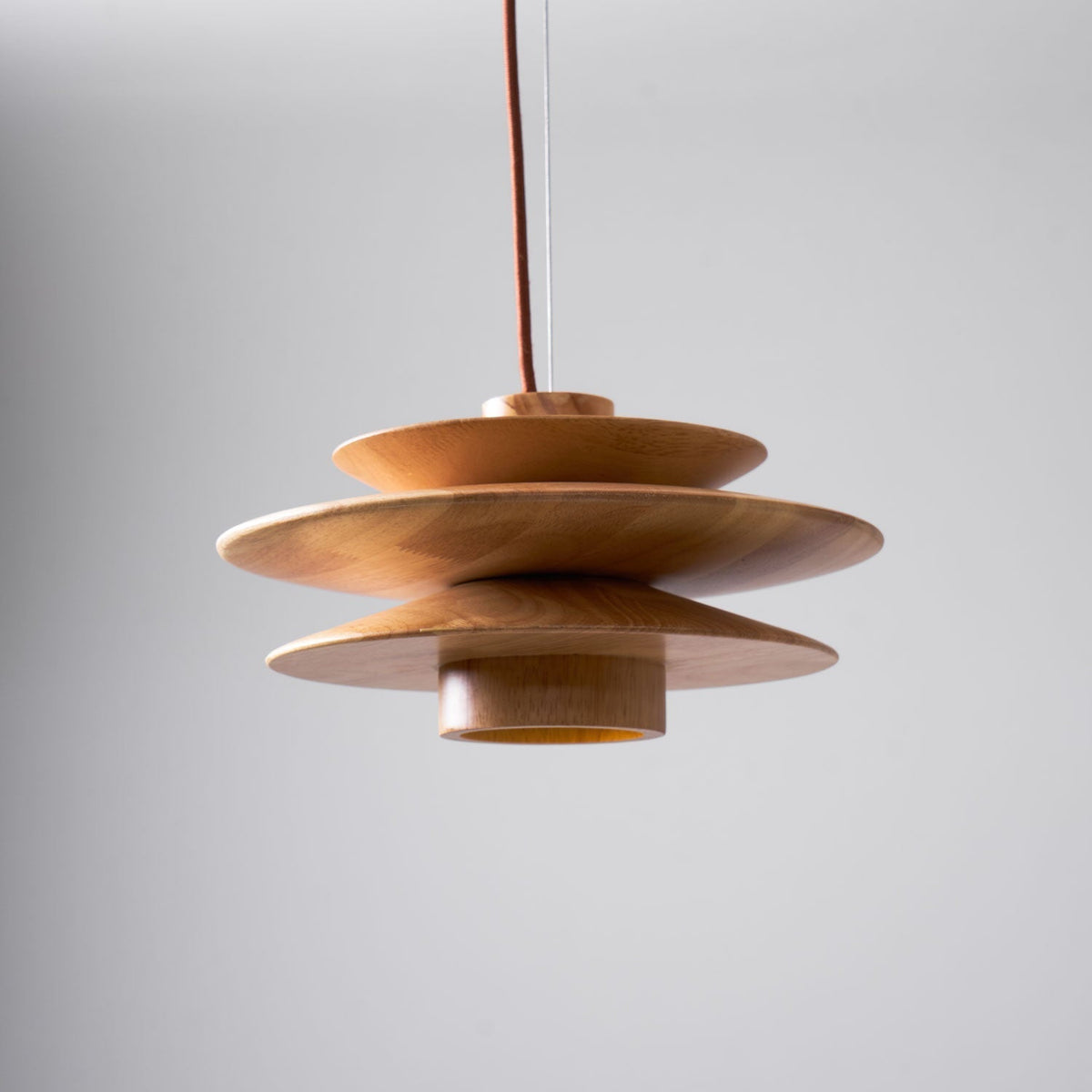 Elorda Pendelleuchte aus Holz im Retro-Stil