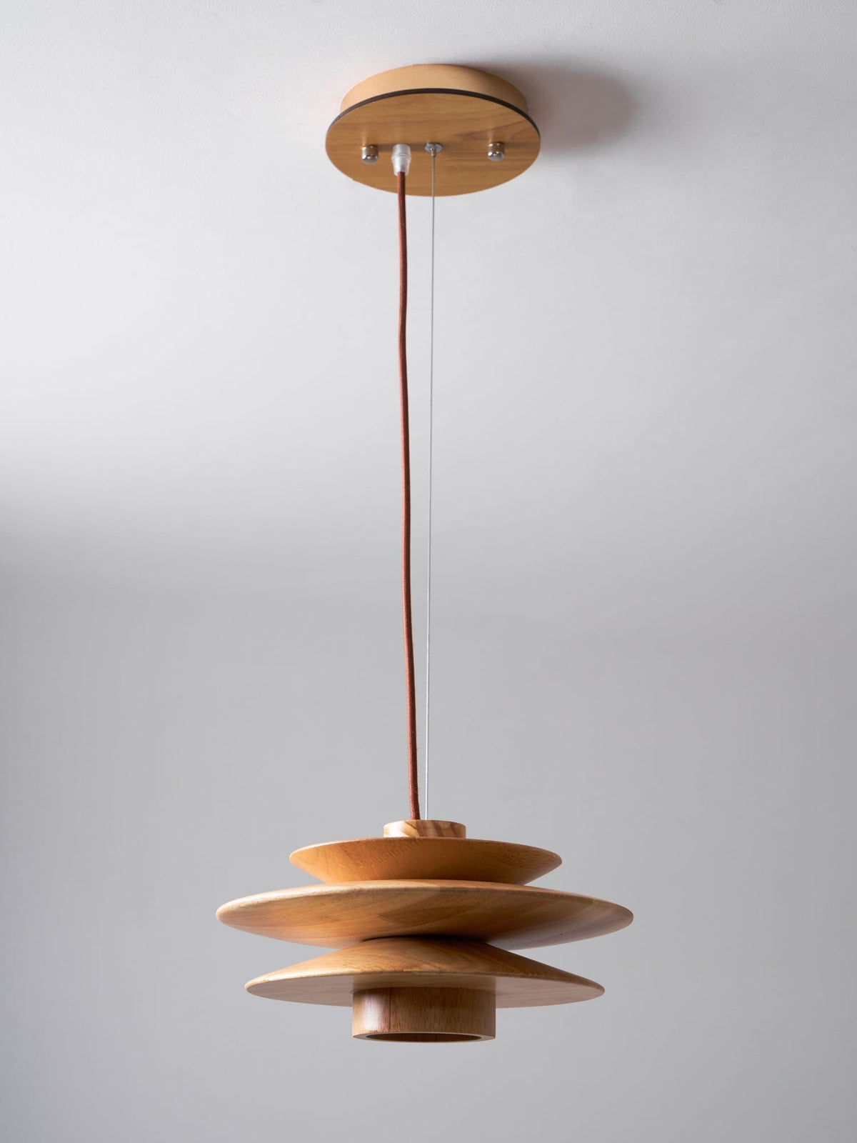 Elorda Pendelleuchte aus Holz im Retro-Stil