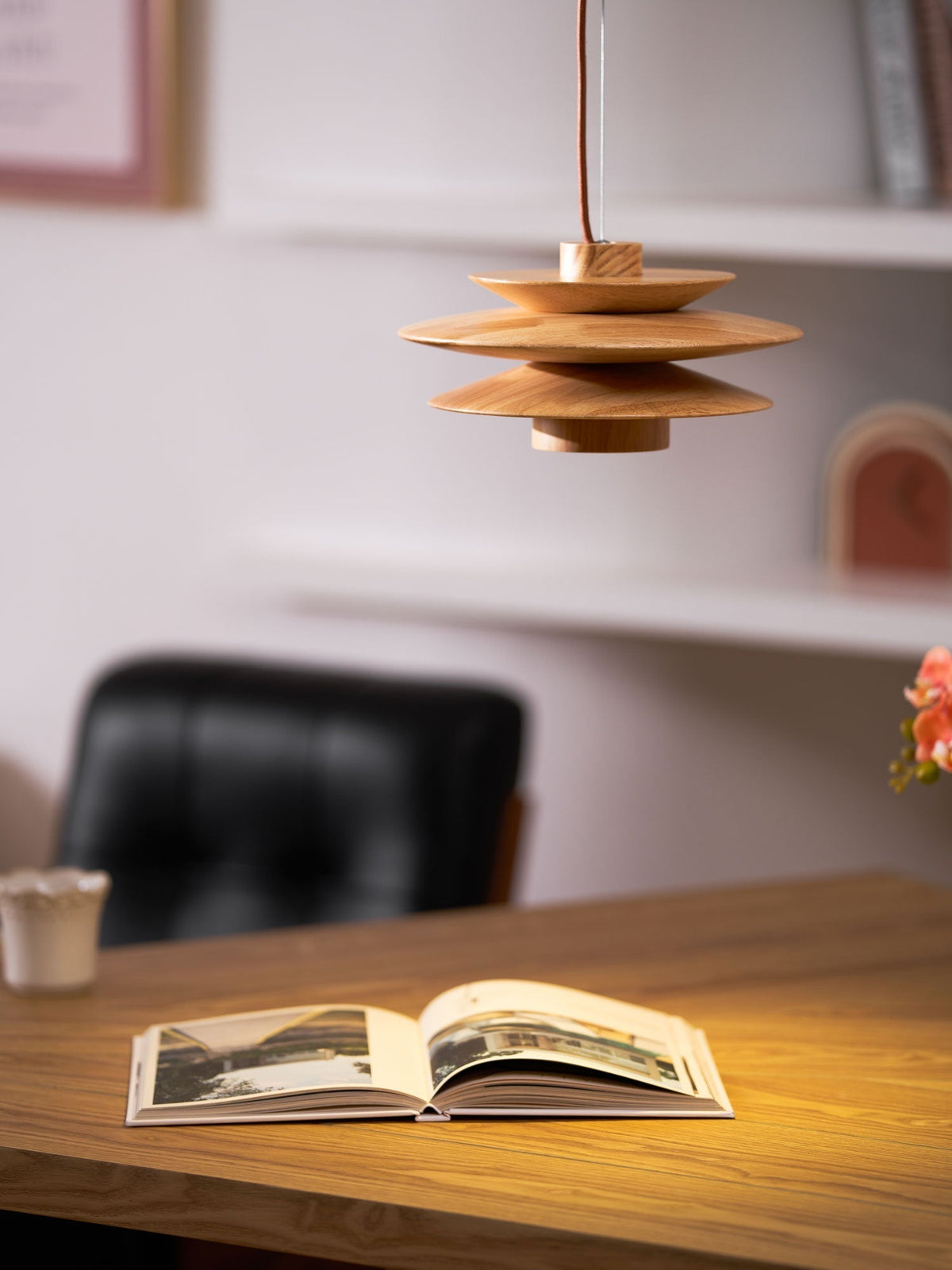 Elorda Pendelleuchte aus Holz im Retro-Stil