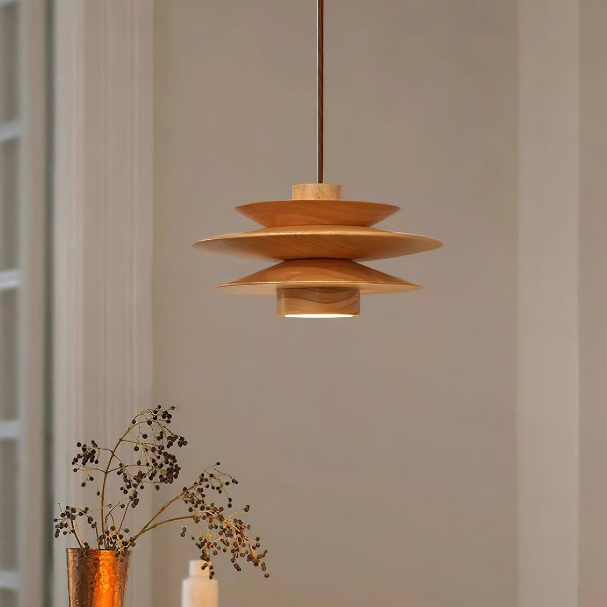 Axis Mid-Century-Pendelleuchte aus Walnussholz