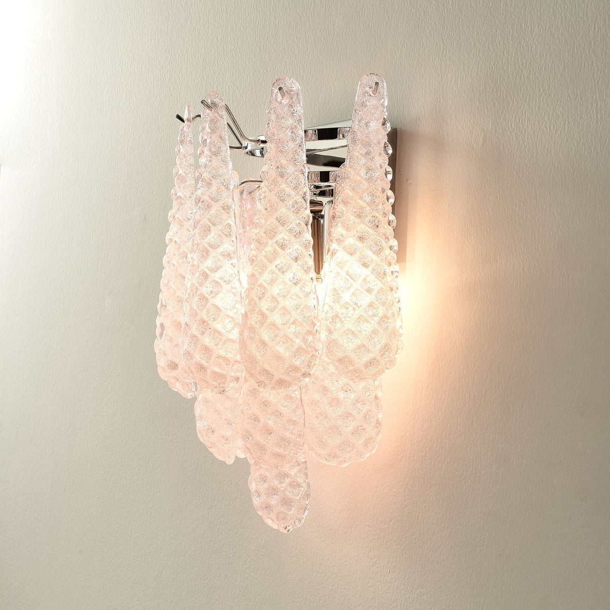 Eirelora Wandleuchte aus rosa Waffelglas im modernen Stil