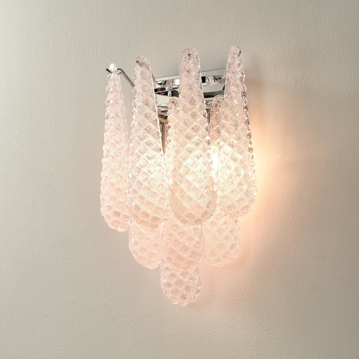 Eirelora Wandleuchte aus rosa Waffelglas im modernen Stil