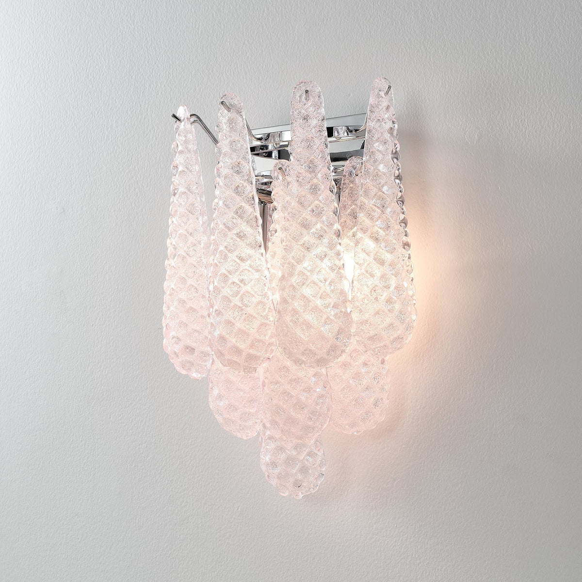 Eirelora Wandleuchte aus rosa Waffelglas im modernen Stil