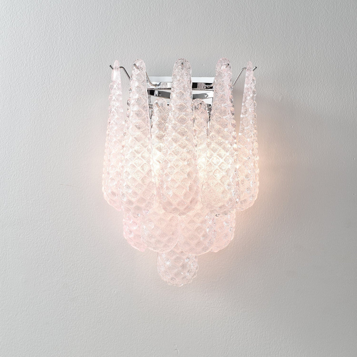 Eirelora Wandleuchte aus rosa Waffelglas im modernen Stil