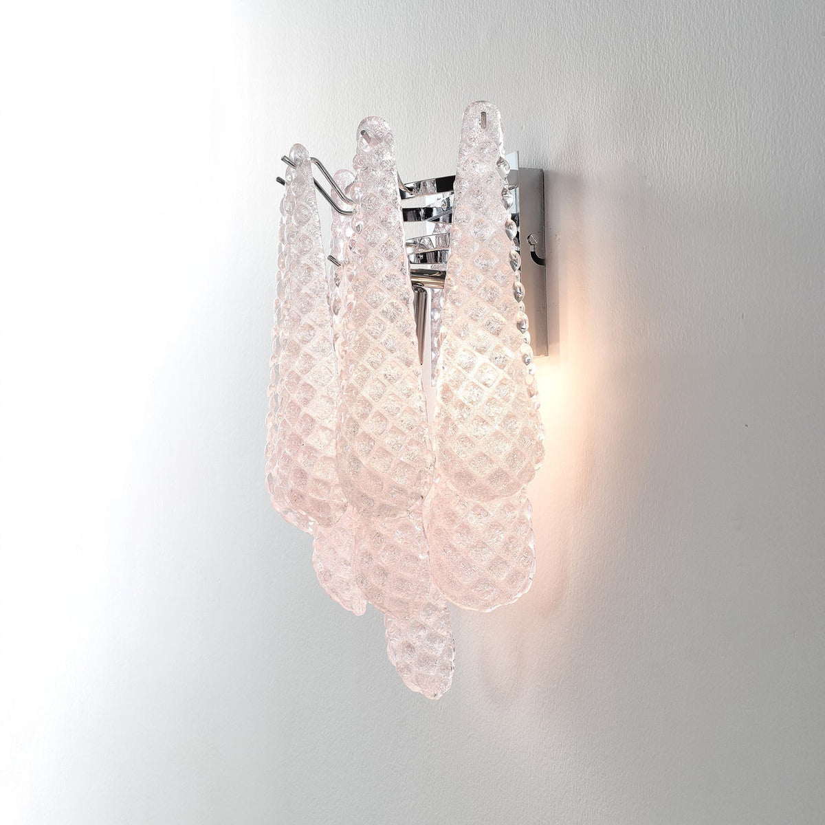 Eirelora Wandleuchte aus rosa Waffelglas im modernen Stil