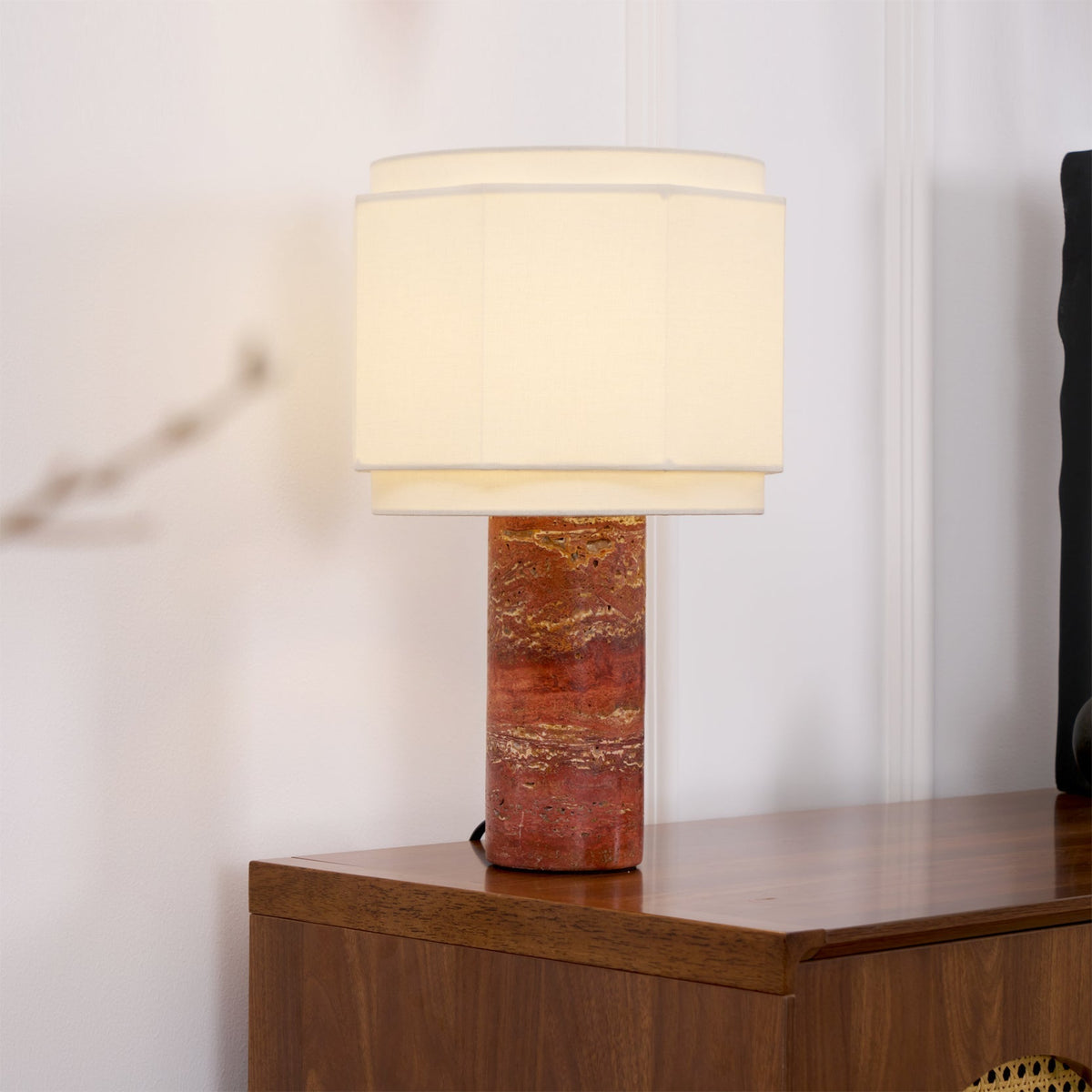Eclipse Geometrische Tischleuchte aus Stoff und Marmor