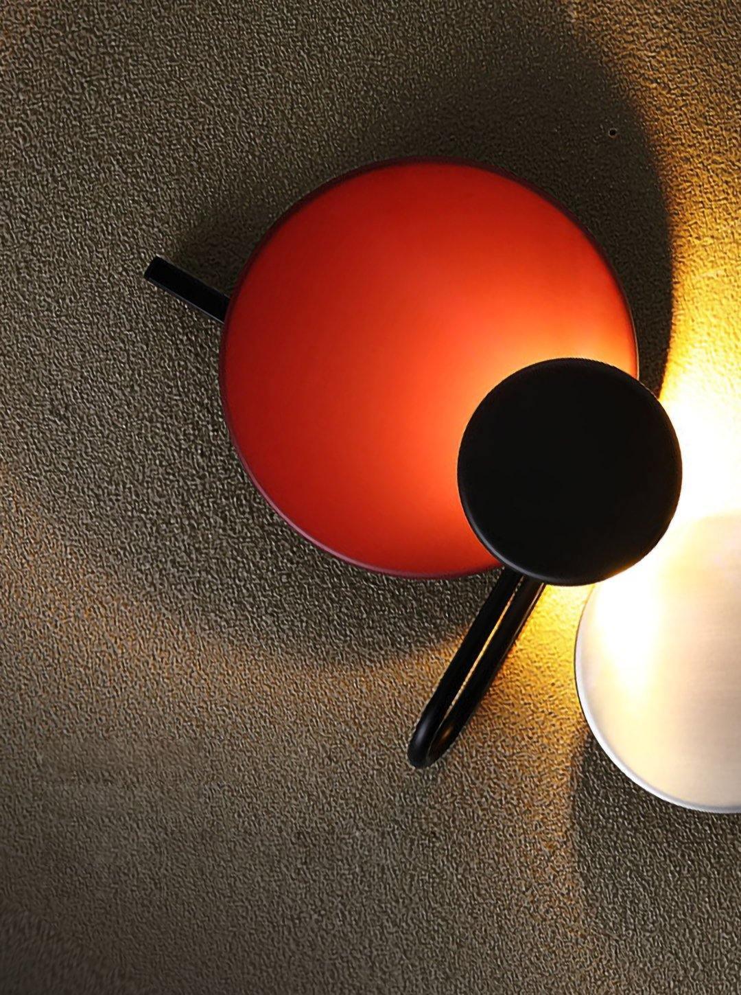 Selaaria zeitgenössische minimalistische Wandleuchte mit Stecker