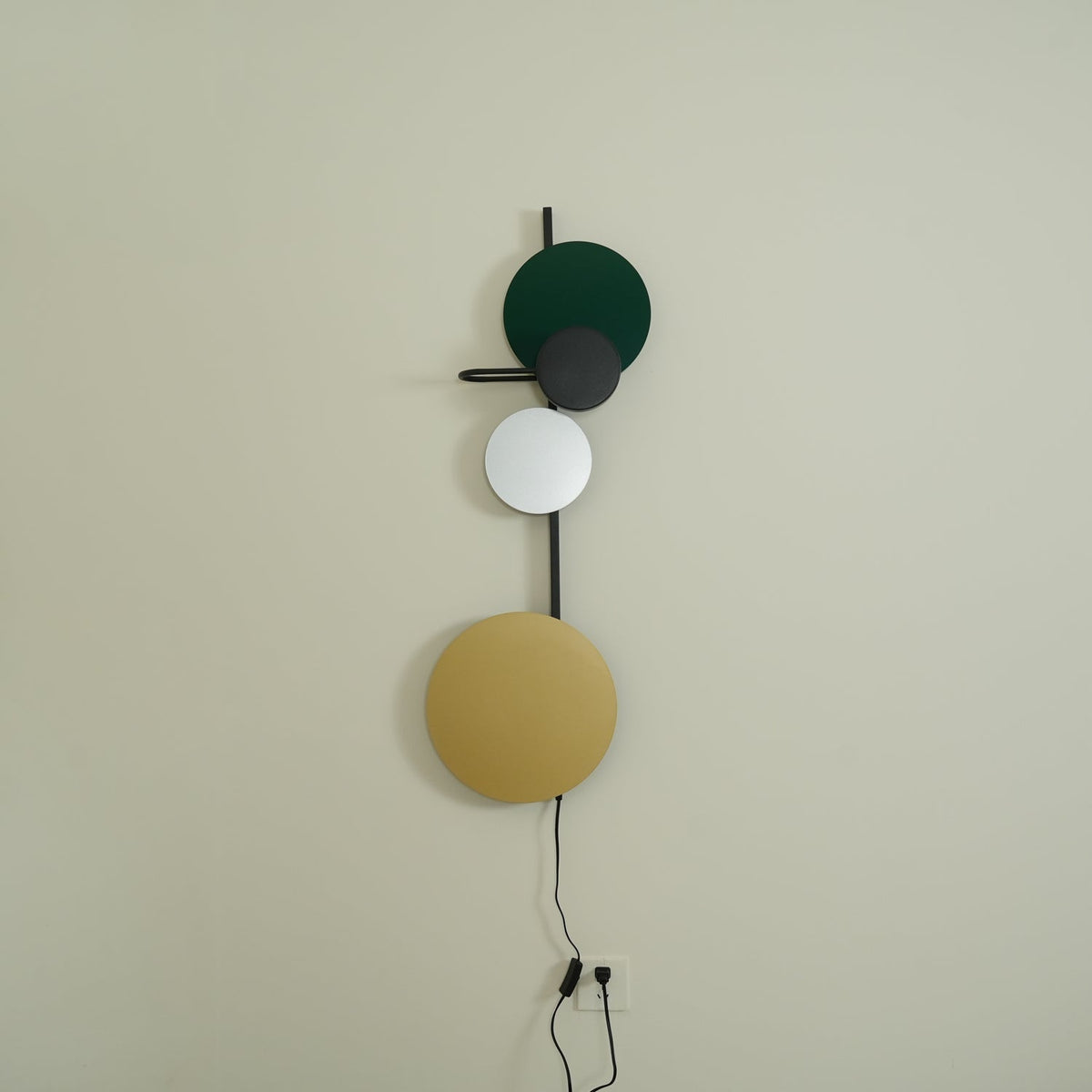 Selaaria zeitgenössische minimalistische Wandleuchte mit Stecker