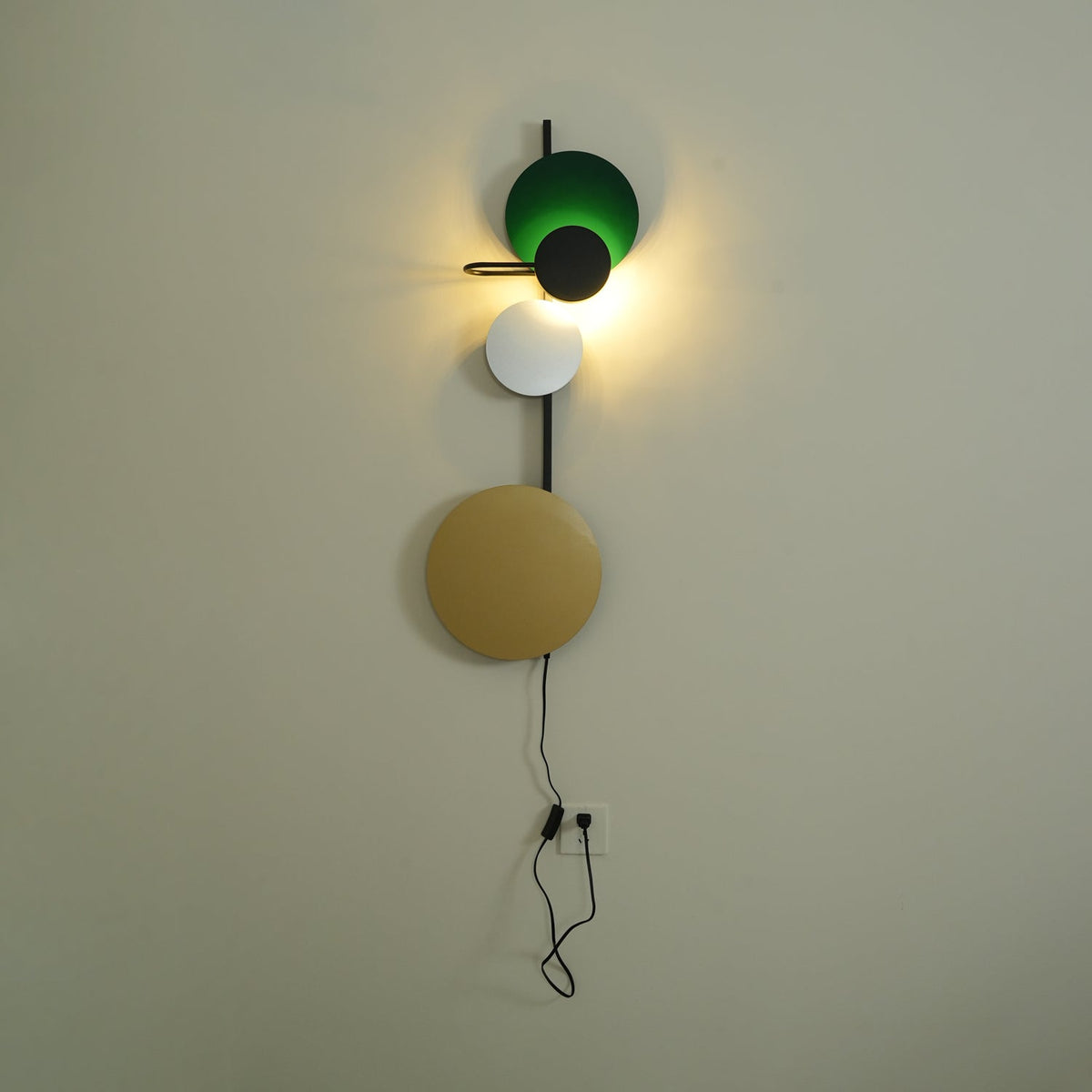 Selaaria zeitgenössische minimalistische Wandleuchte mit Stecker