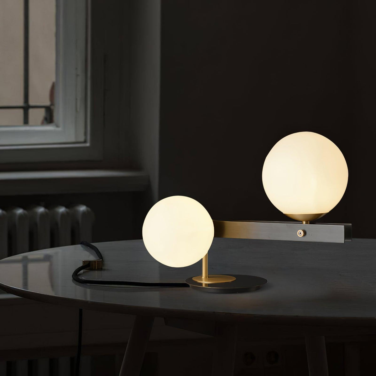 Veloella zeitgenössische Tischleuchte aus Glas