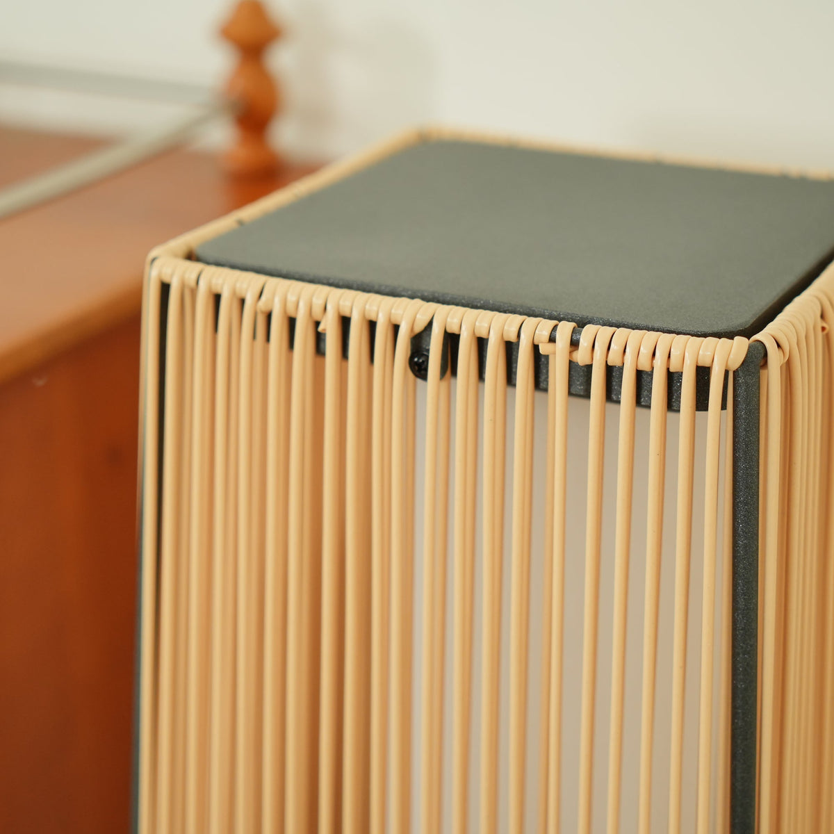 Aru zeitgenössische Außenleuchte