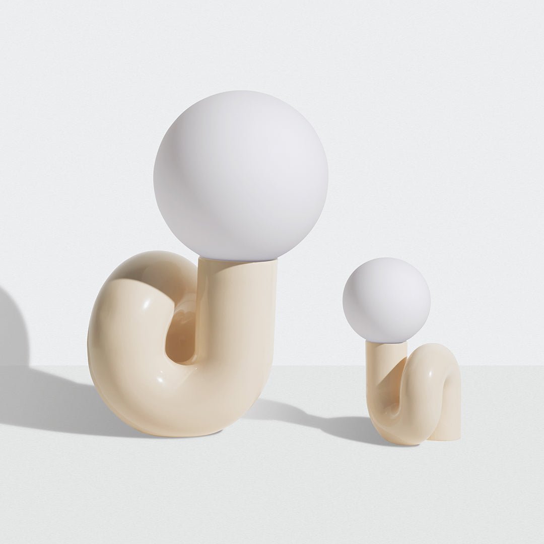 Soreeon Tischlampe Playful N-Form in Weiß