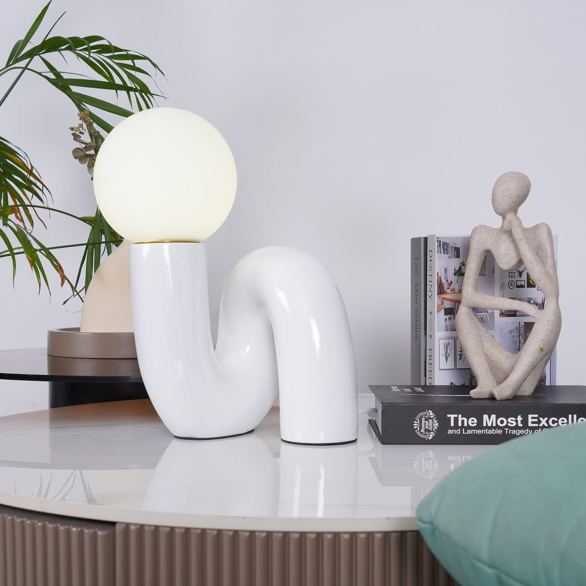 Soreeon Tischlampe Playful N-Form in Weiß