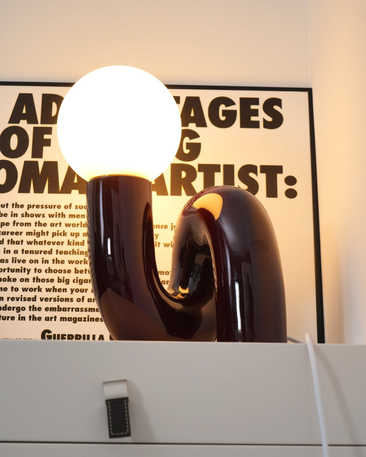 Soreeon Tischlampe Playful N-Form in Weiß