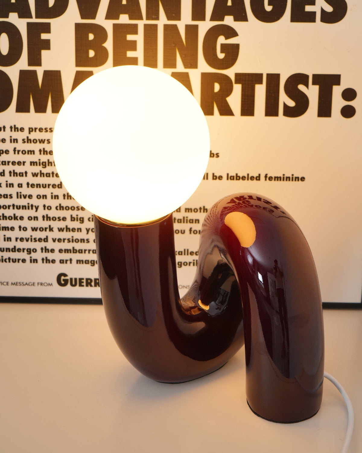 Soreeon Tischlampe Playful N-Form in Weiß