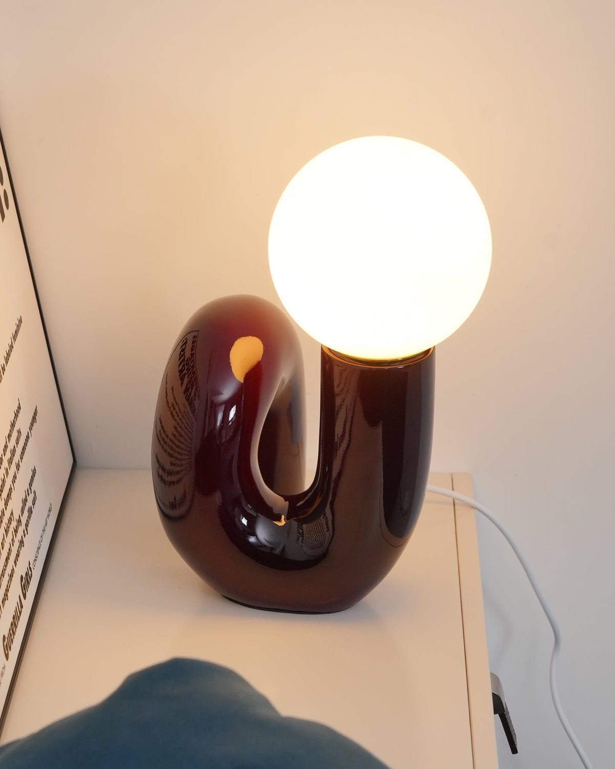 Soreeon Tischlampe Playful N-Form in Weiß