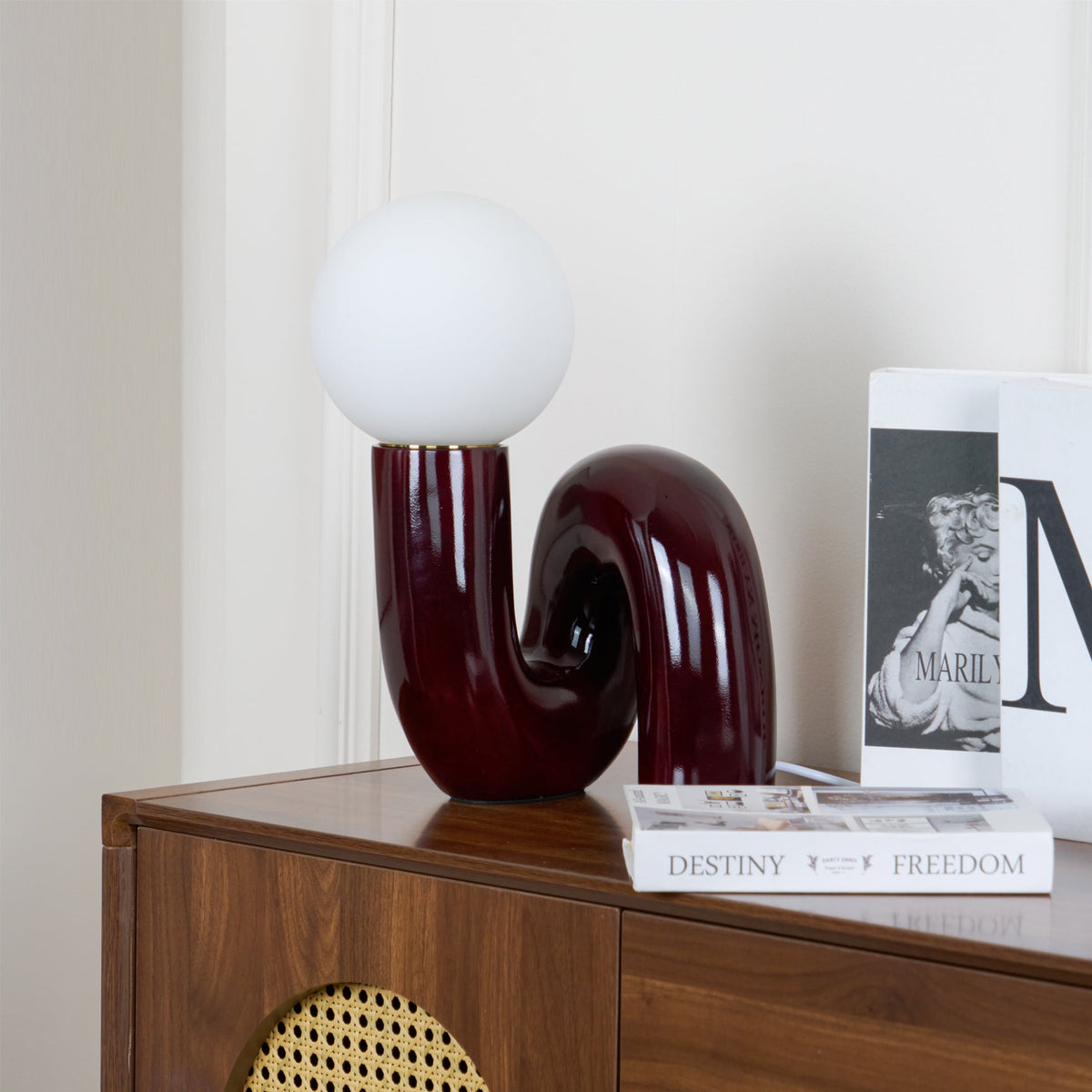 Soreeon Tischlampe Playful N-Form in Weiß