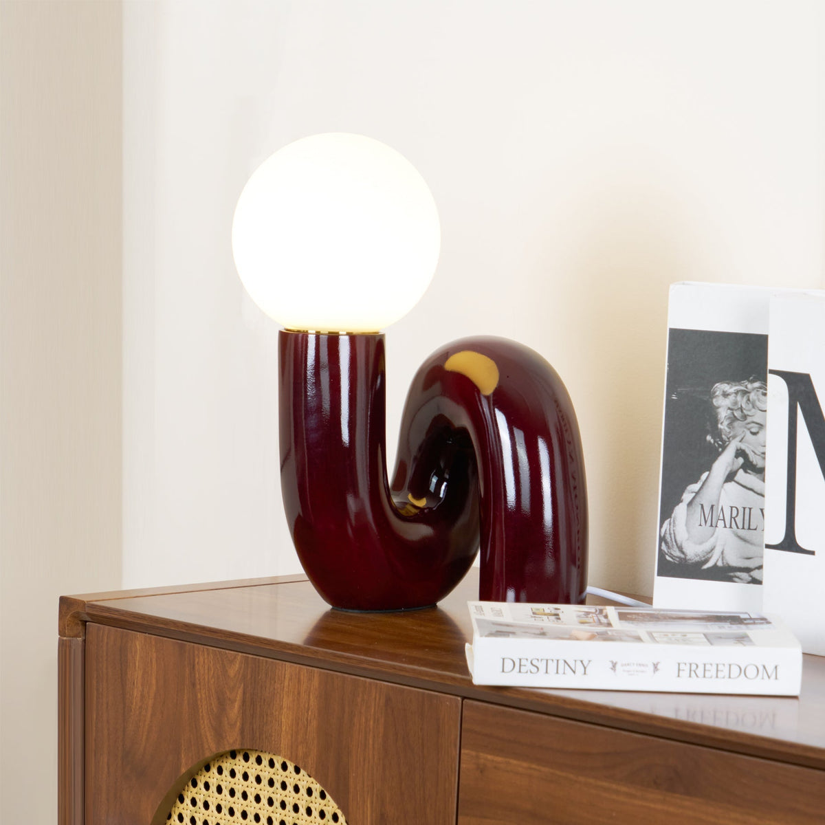 Soreeon Tischlampe Playful N-Form in Weiß