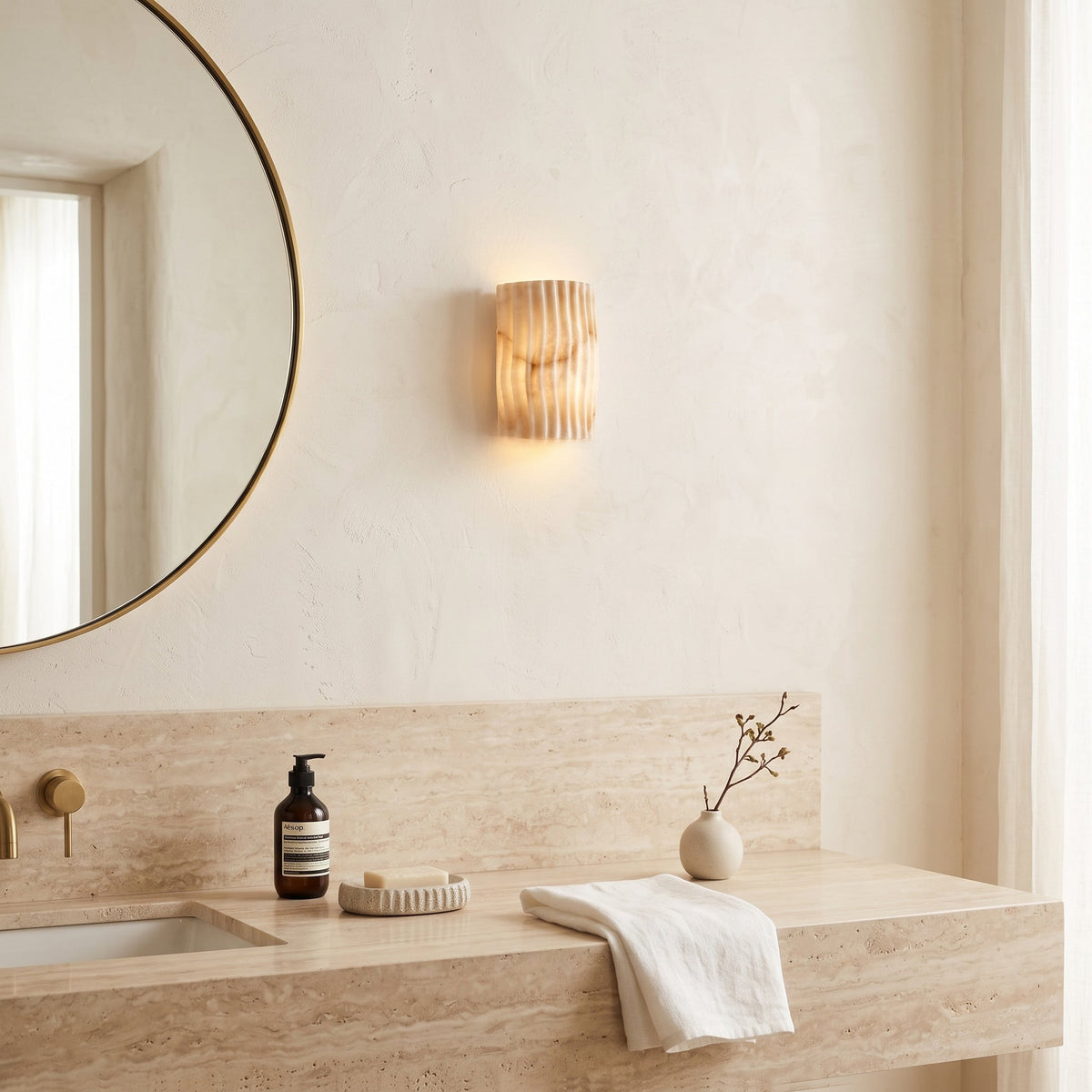 Fluted Alabaster-Wandleuchte