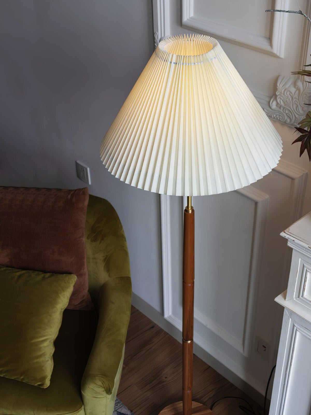 Syleina Minimalistische Stehleuchte aus massivem Holz