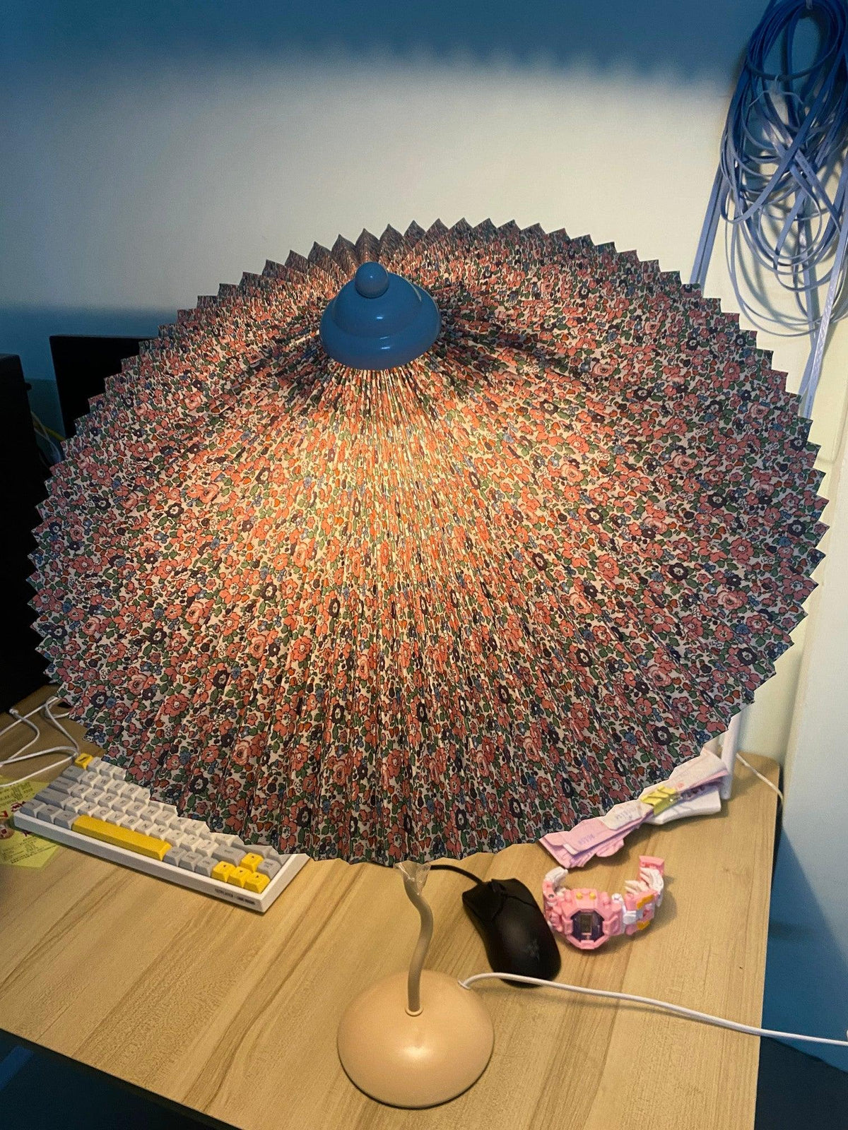 Krenis Stoff-Kunstwerk Tischleuchte