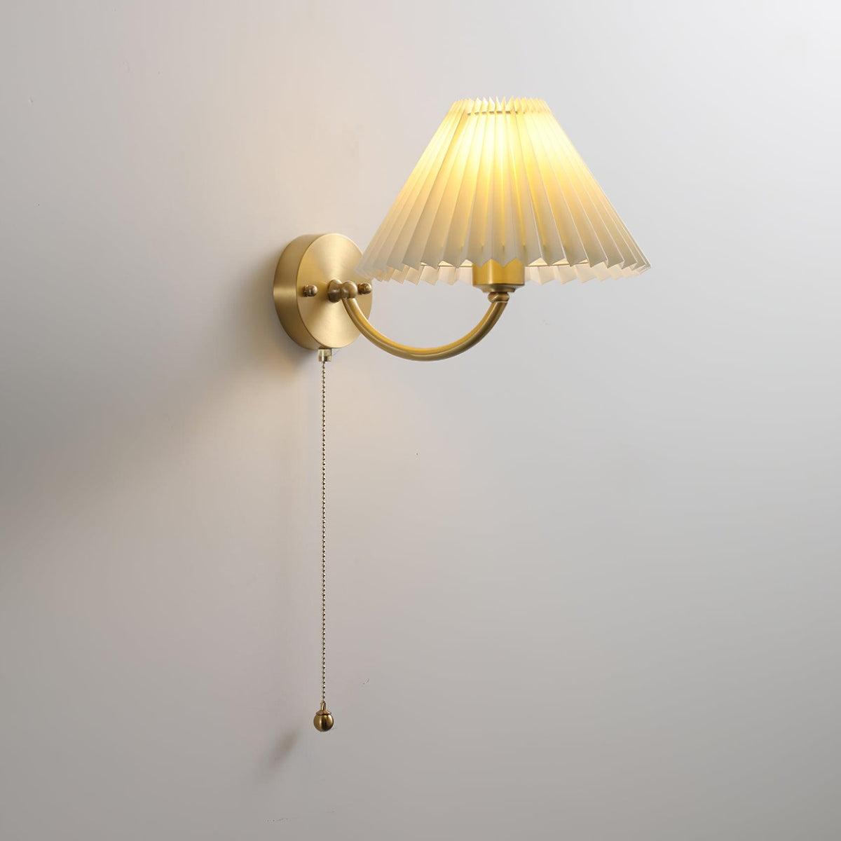 Dovrin Elegance gefaltete Messing-Stoff-Wandleuchte