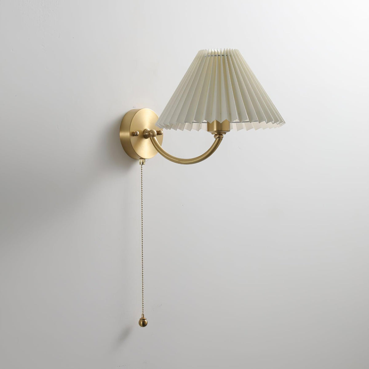 Dovrin Elegance gefaltete Messing-Stoff-Wandleuchte