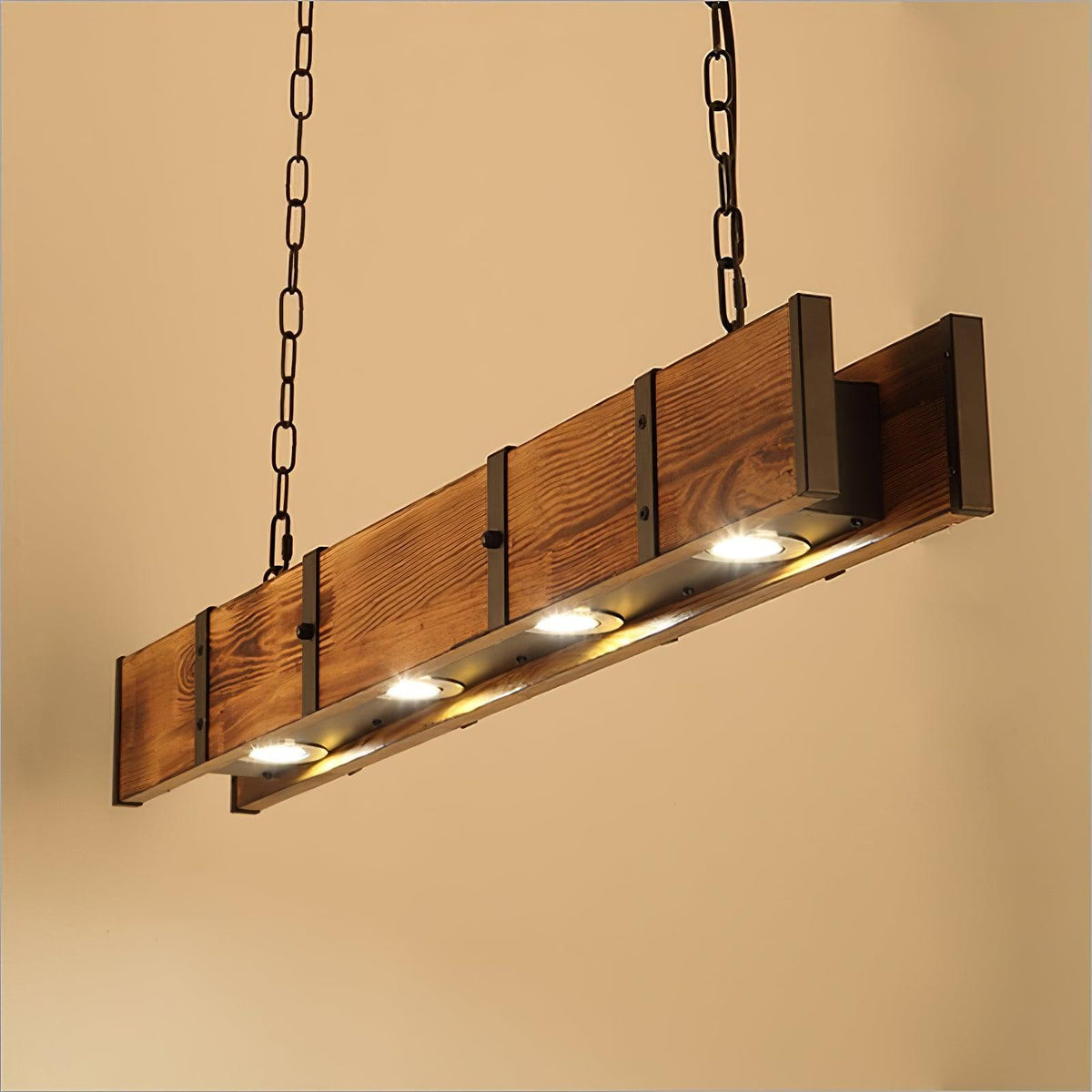 Aldelena Kronleuchter Pleva linear aus Naturholz