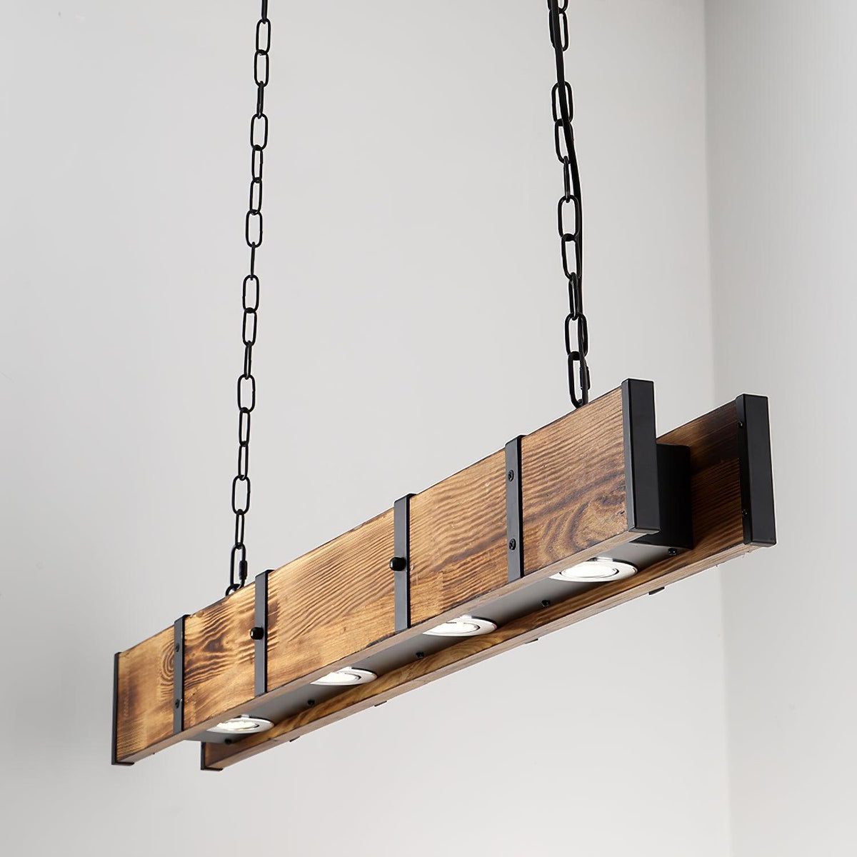 Aldelena Kronleuchter Pleva linear aus Naturholz