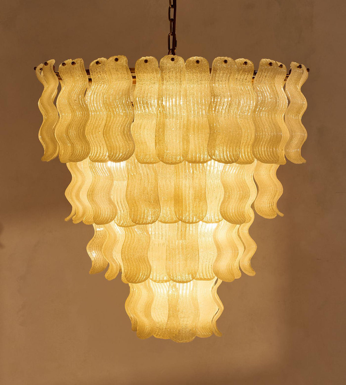 Borzi Kronleuchter aus Gelbem Glas mit Blattmotiv in luxuriöser Ausführung