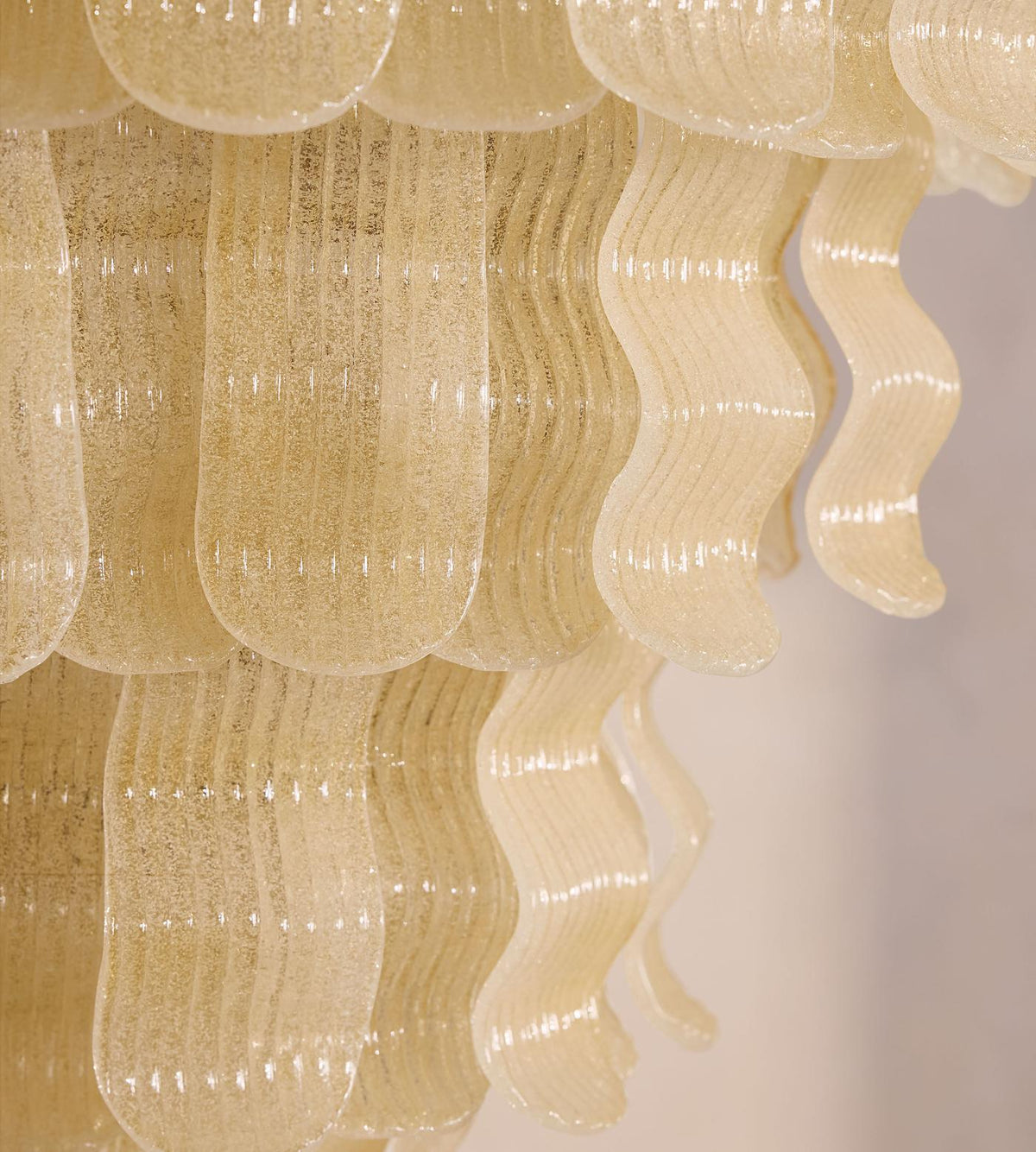 Borzi Kronleuchter aus Gelbem Glas mit Blattmotiv in luxuriöser Ausführung