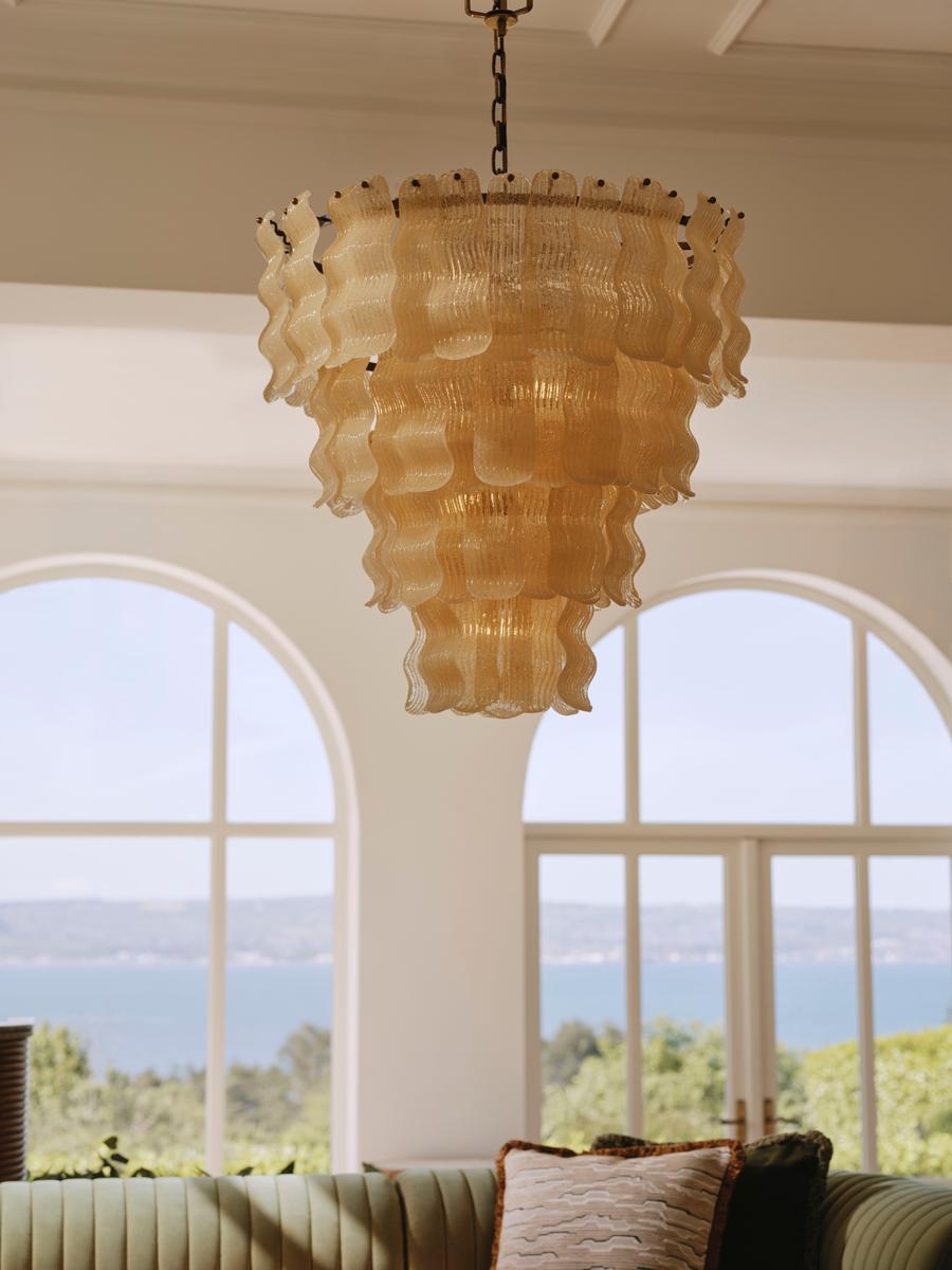 Borzi Kronleuchter aus Gelbem Glas mit Blattmotiv in luxuriöser Ausführung