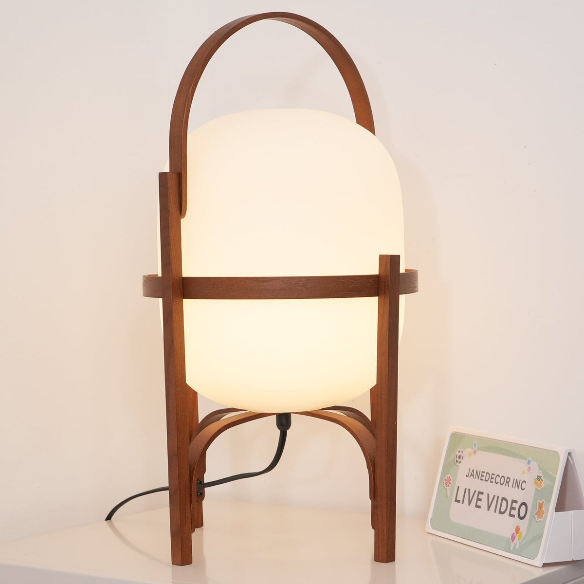 Lethra Tischleuchte aus Holz und Glas