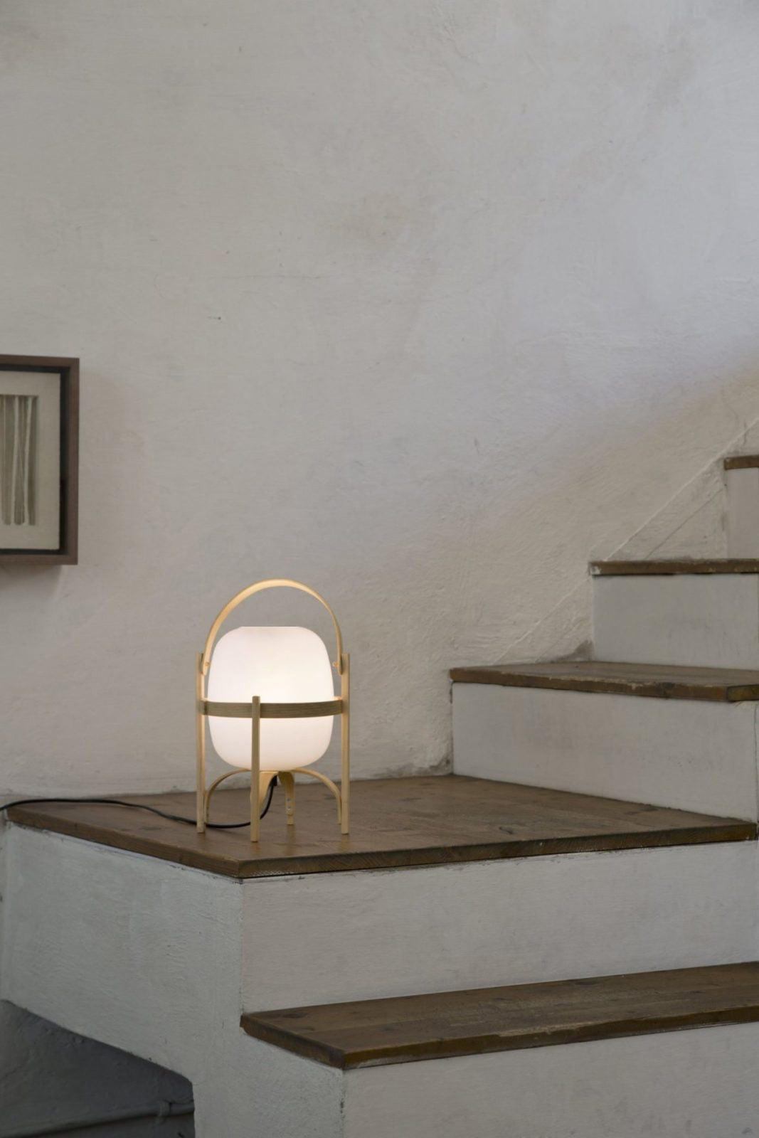 Lethra Tischleuchte aus Holz und Glas