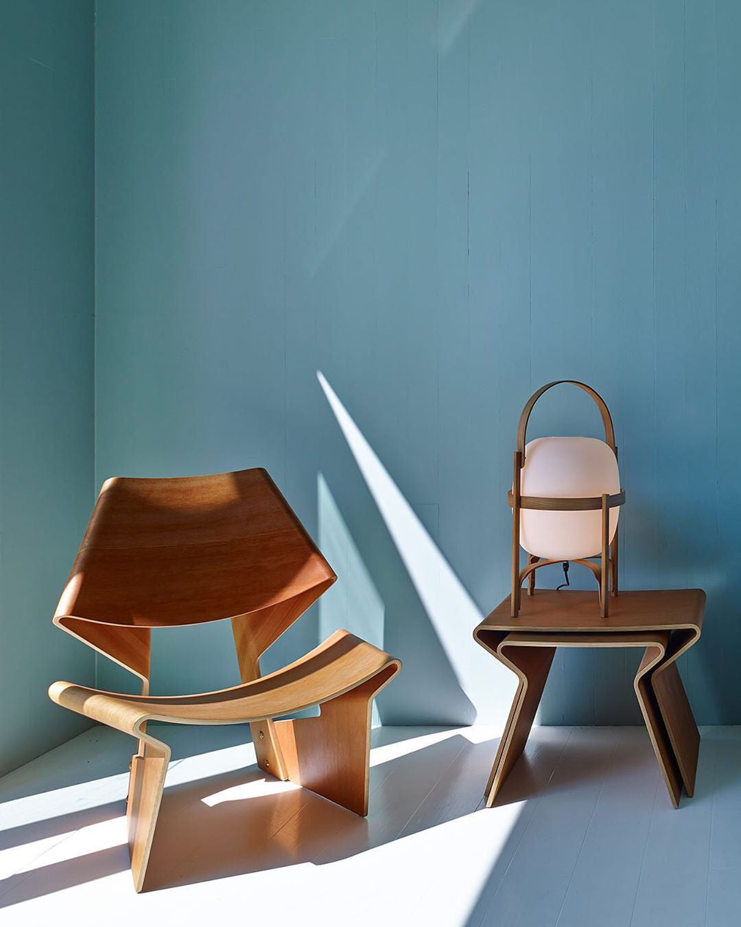 Lethra Tischleuchte aus Holz und Glas