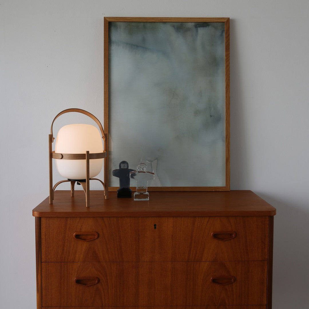 Lethra Tischleuchte aus Holz und Glas