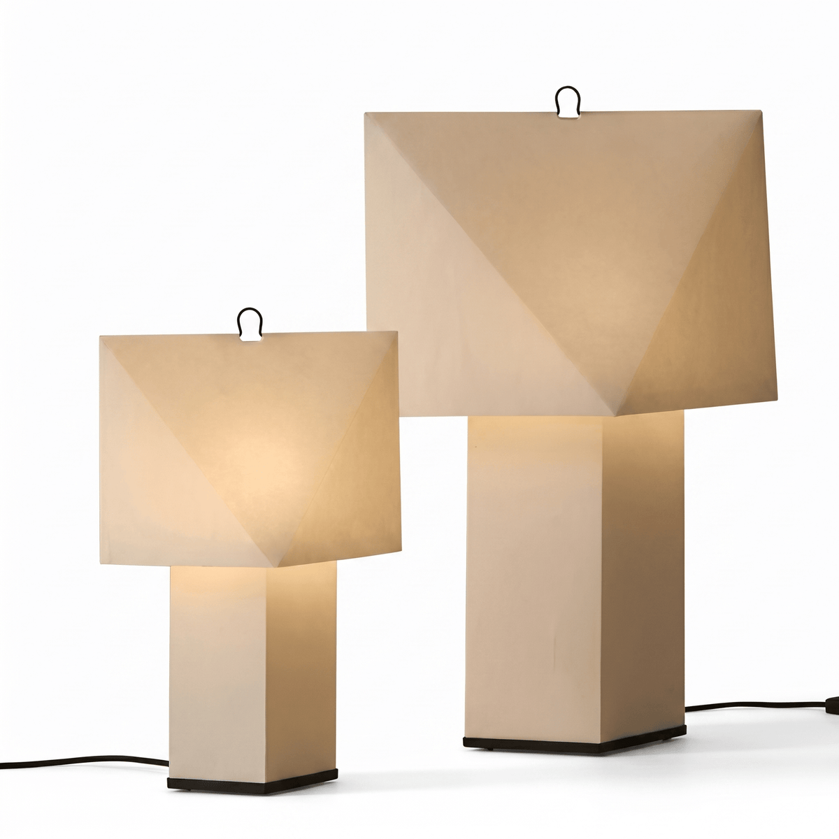 Mireval Tischleuchte aus Papier in Beige