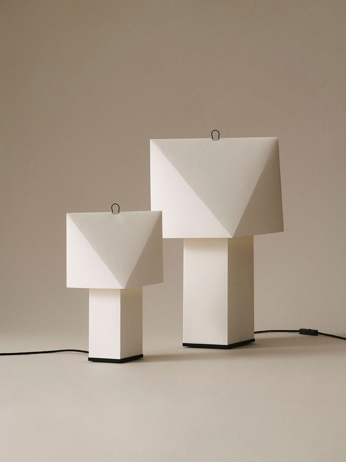 Mireval Tischleuchte aus Papier in Beige