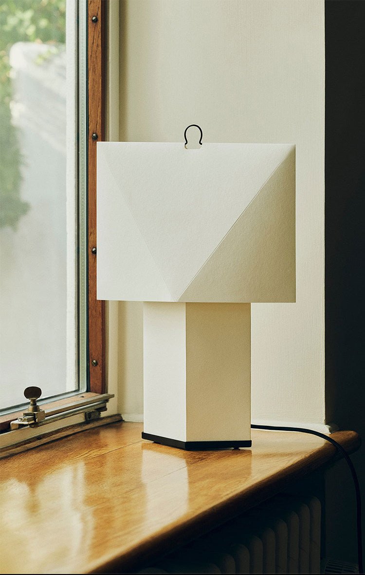Mireval Tischleuchte aus Papier in Beige