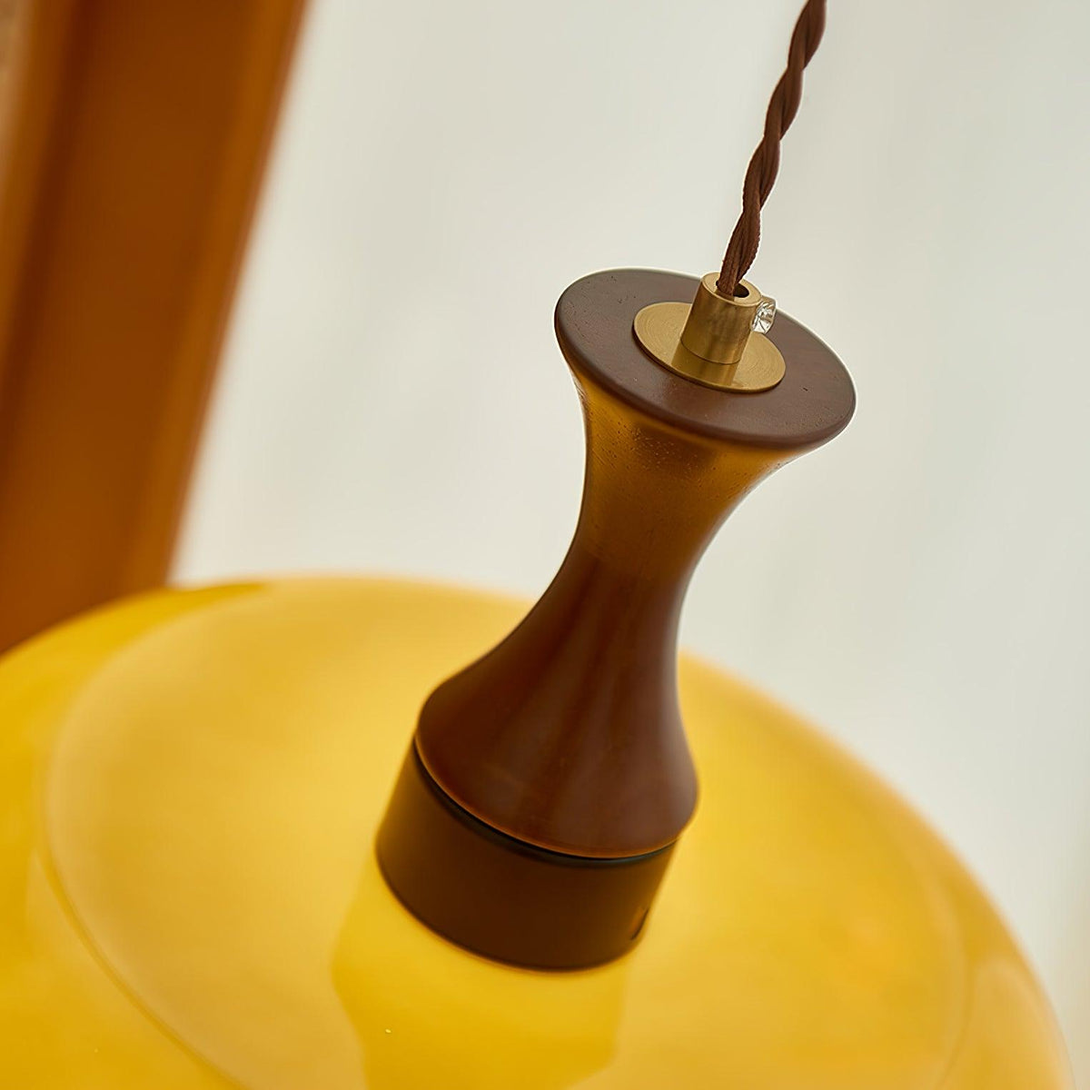 Cadenza Pendelleuchte aus Holz im Retro-Stil in Gelb