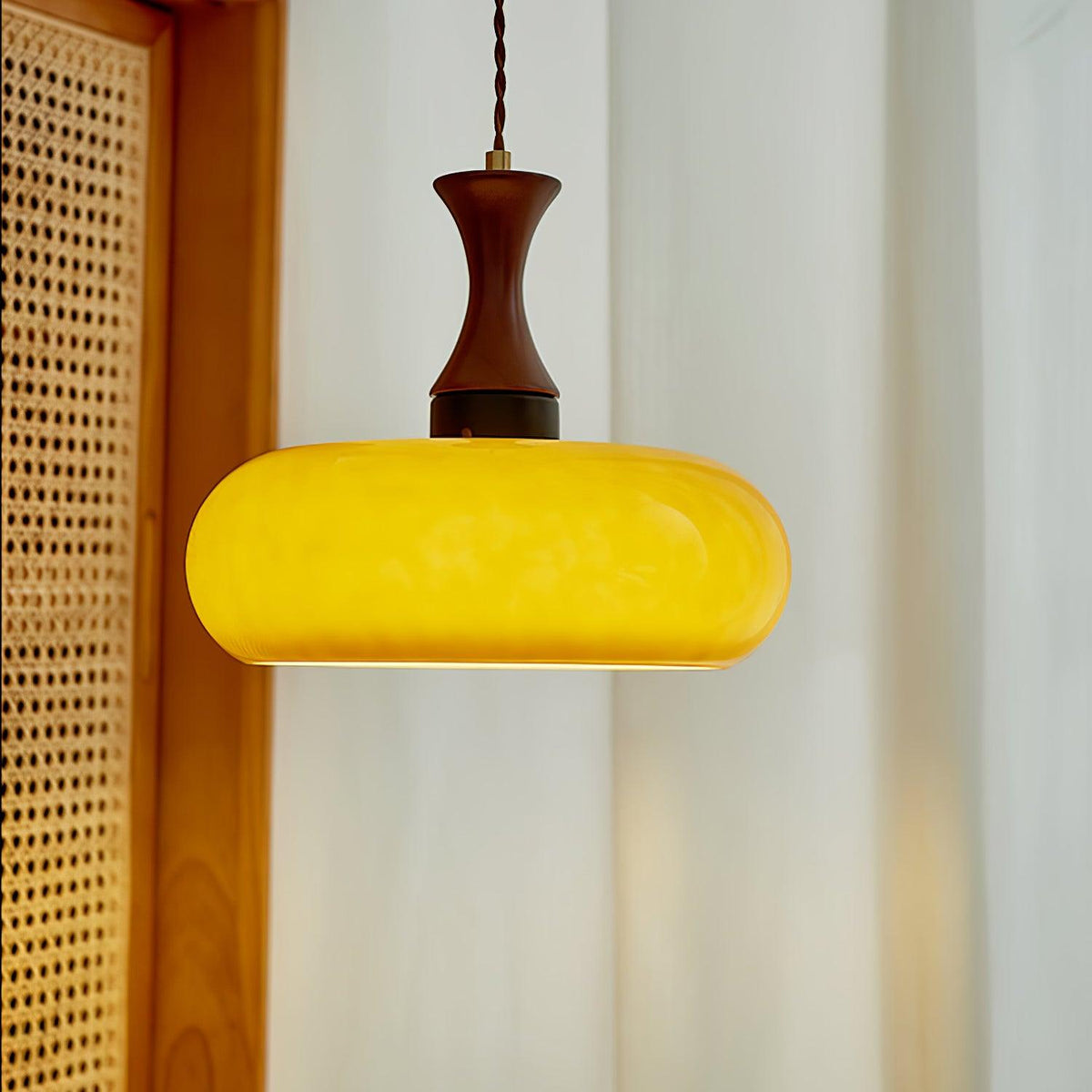 Cadenza Pendelleuchte aus Holz im Retro-Stil in Gelb