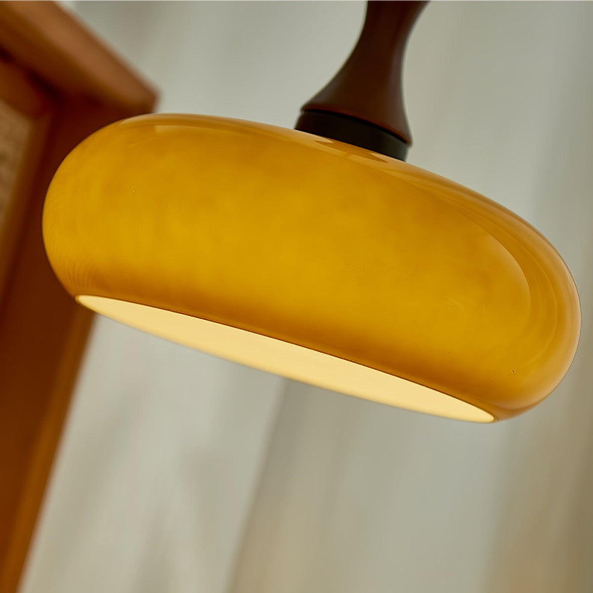 Cadenza Pendelleuchte aus Holz im Retro-Stil in Gelb