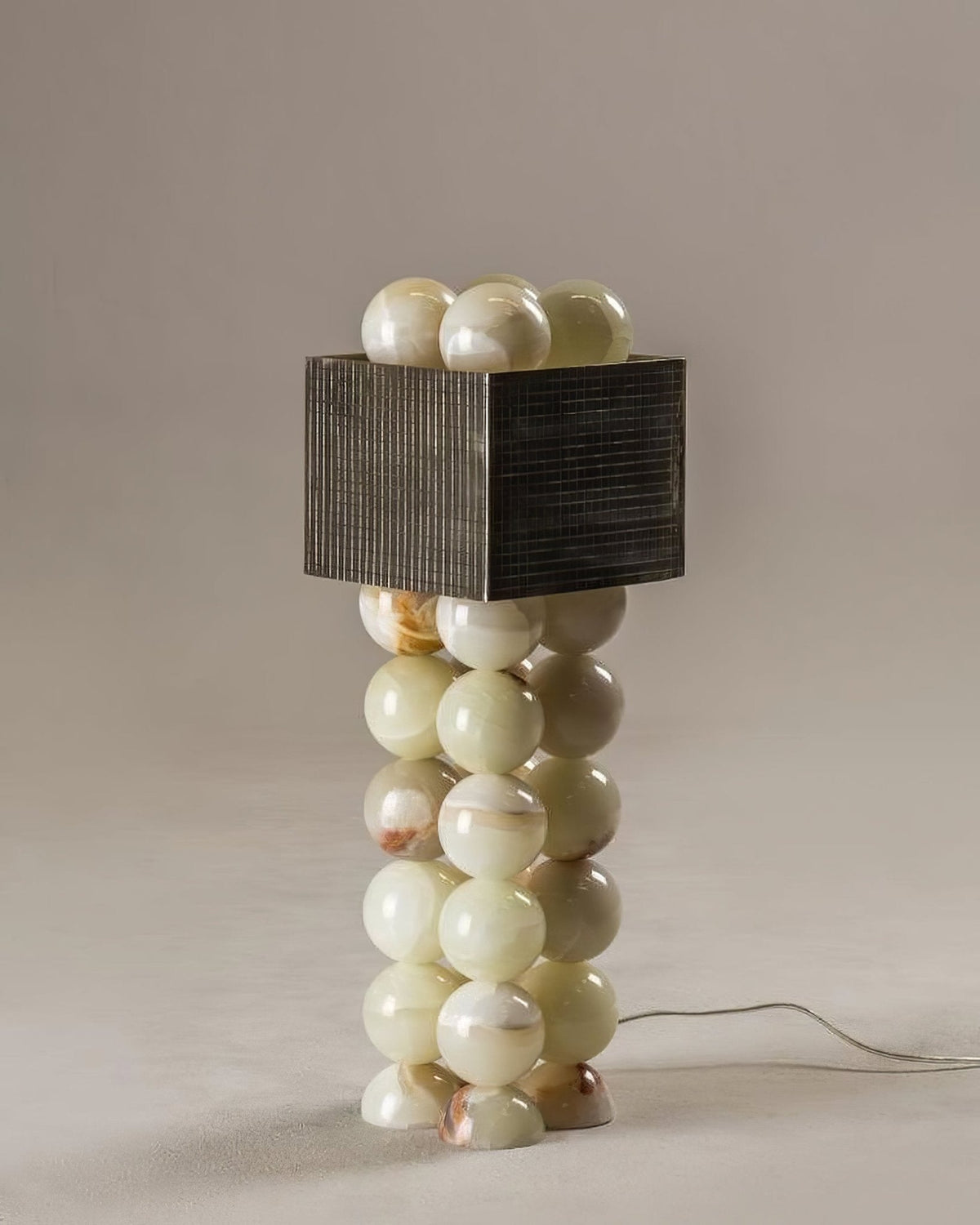 Lumaniella zeitgenössische Jade-Tischleuchte in Bronze