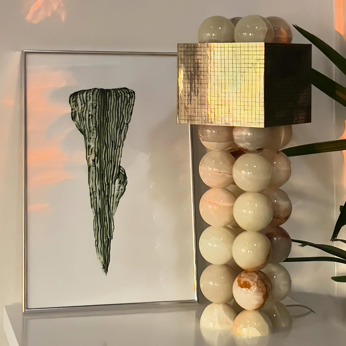 Lumaniella zeitgenössische Jade-Tischleuchte in Bronze