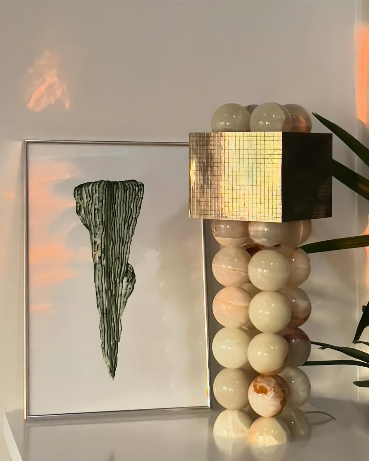 Lumaniella zeitgenössische Jade-Tischleuchte in Bronze