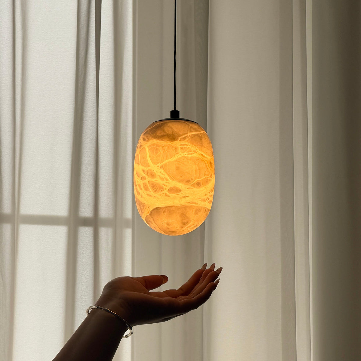 Eireenne Alabaster-Pendelleuchte