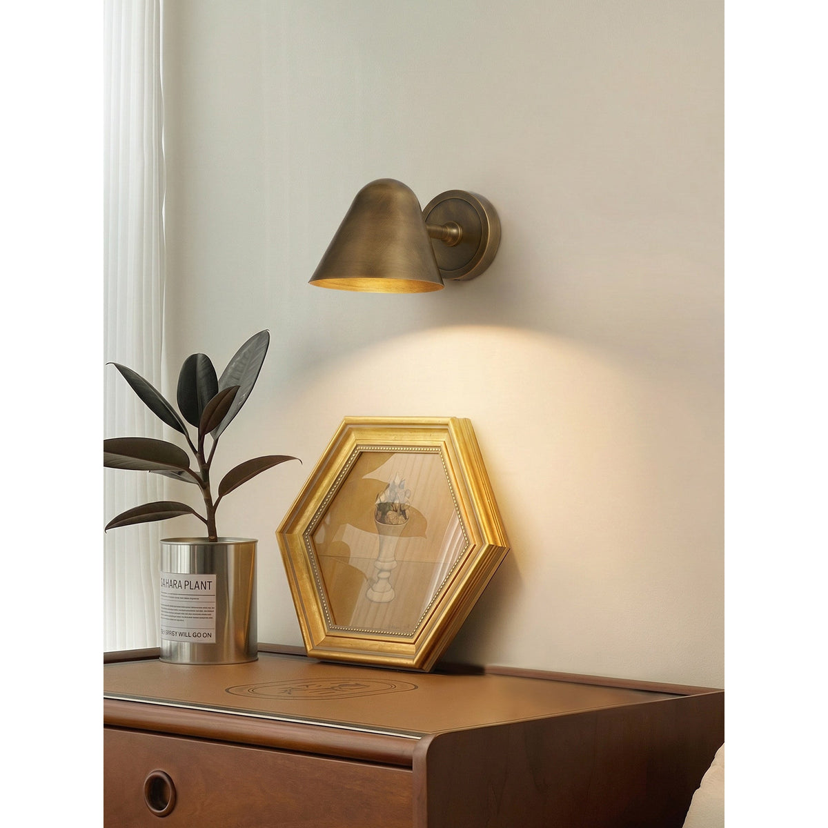 Orelelaria Wandleuchte in Antik-Bronze